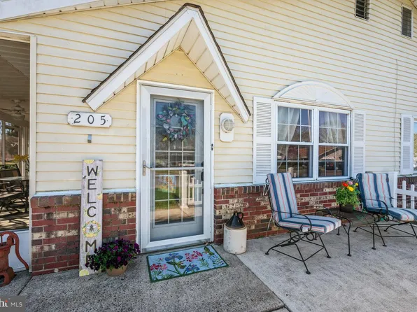 205 Elmtowne Blvd, Hammonton, NJ 08037