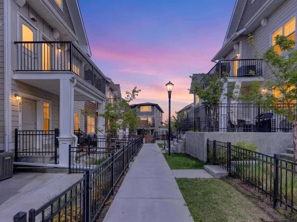 814 S Cranbrook Walk SE, Calgary, AB T3M 2V5