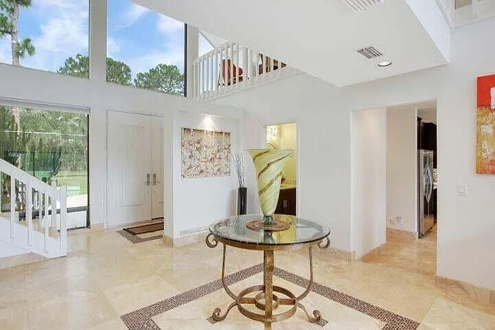 4 bed, 3.5 bath, 3733 sqft, $14,000 — Photo 4