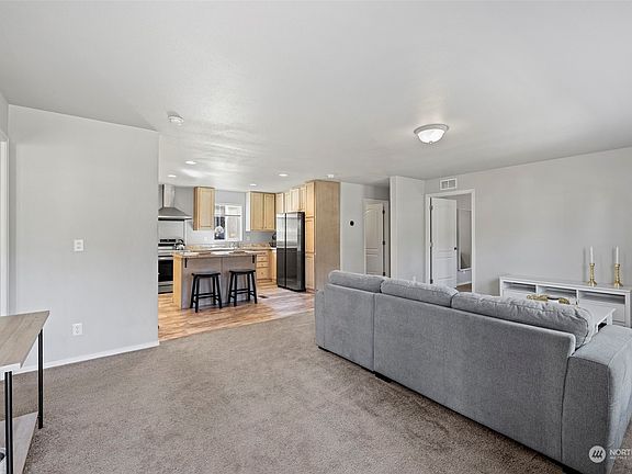 3rd image of 20215 66th Avenue Court E