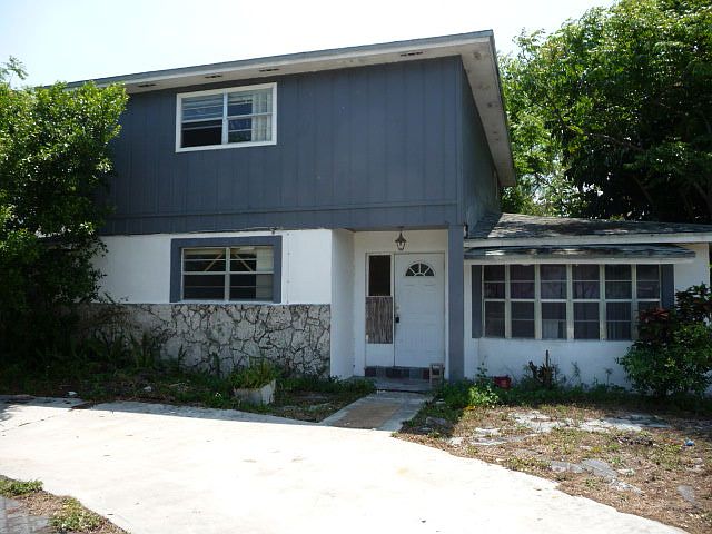 2nd image of 1905 Juanita Ave