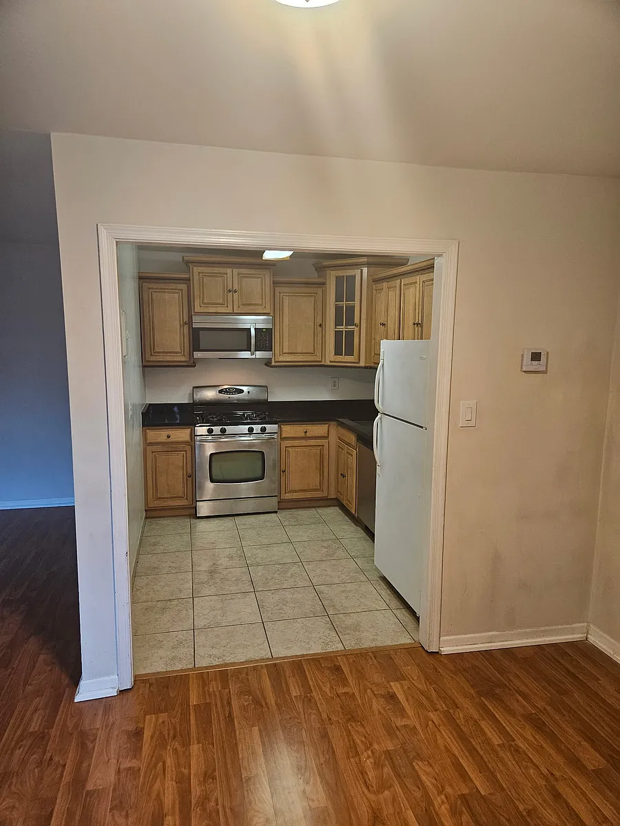 Building Photo - 6143 Leesburg Pike #604