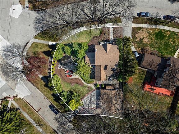 4th image of 2656 Burnham Rd