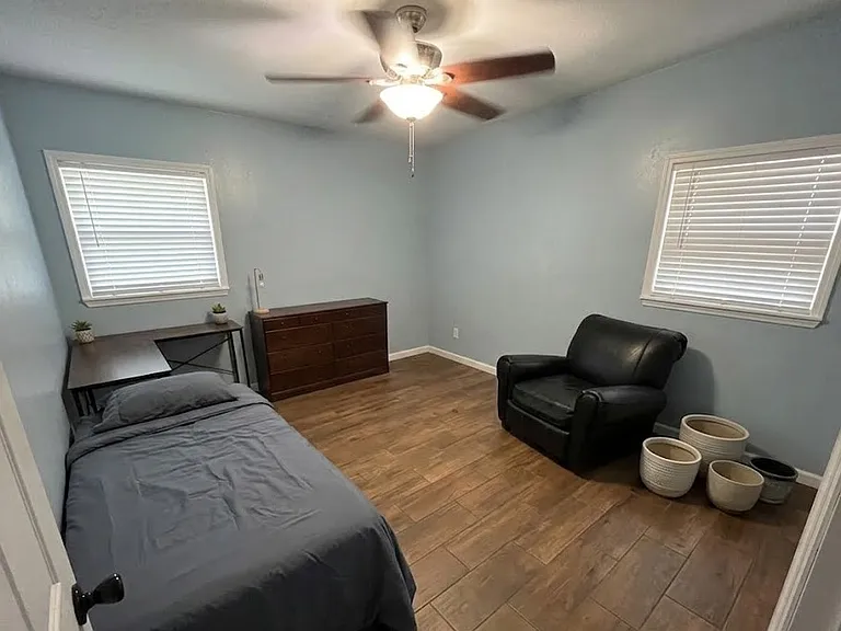 2020 Hallmark Ct — Photo 4