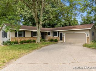 2605 Scenicview Dr NE, Grand Rapids, MI 49525