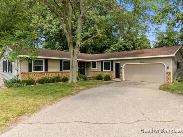 2605 Scenicview Dr NE, Grand Rapids, MI 49525