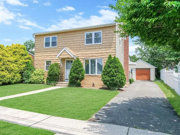 1036 Washington Avenue, Westbury, NY 11590