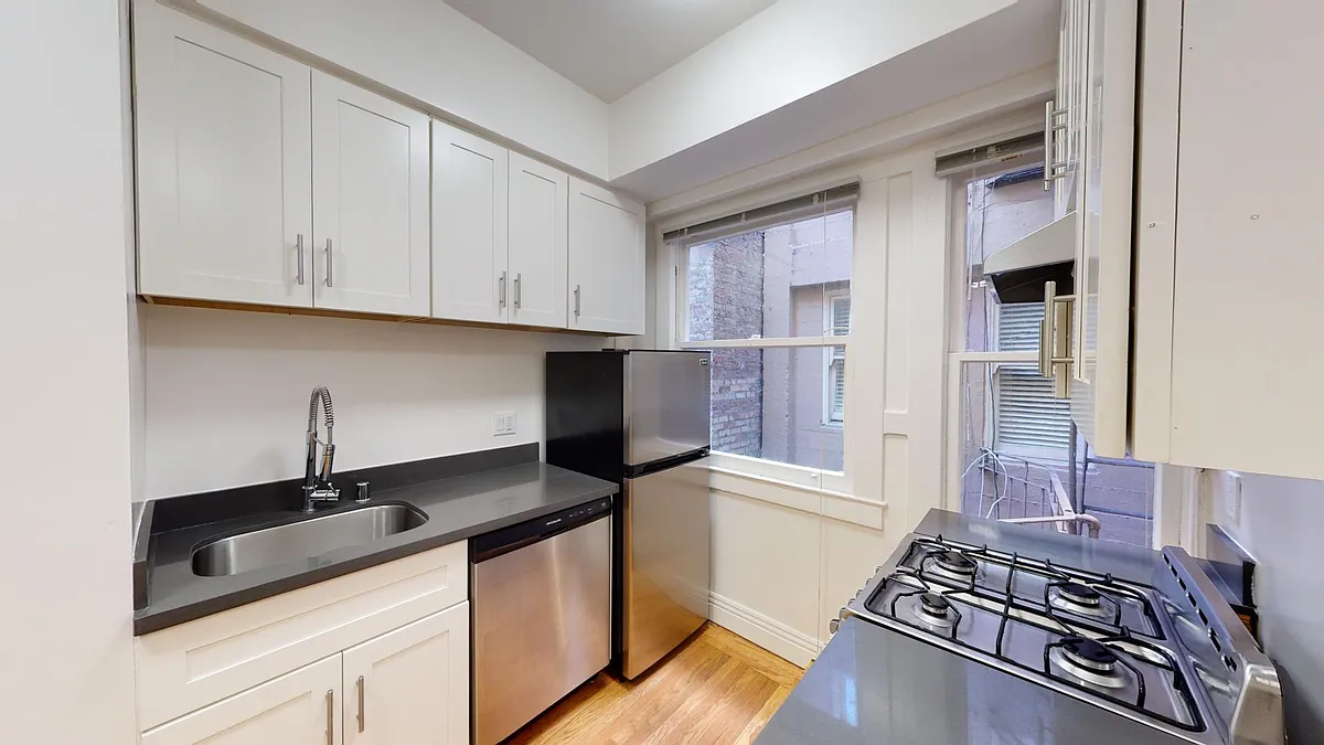 Building Photo - 675 Ofarrell St