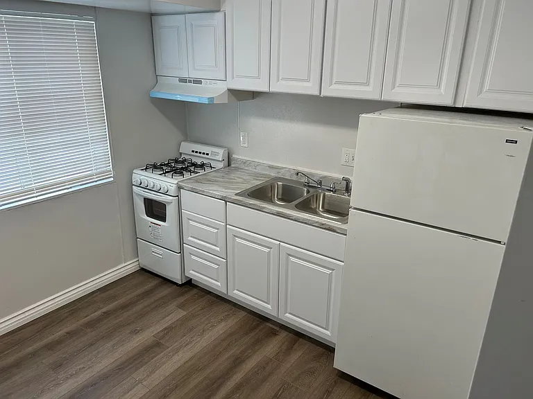 838 N Azusa Ave #7 — Photo 6