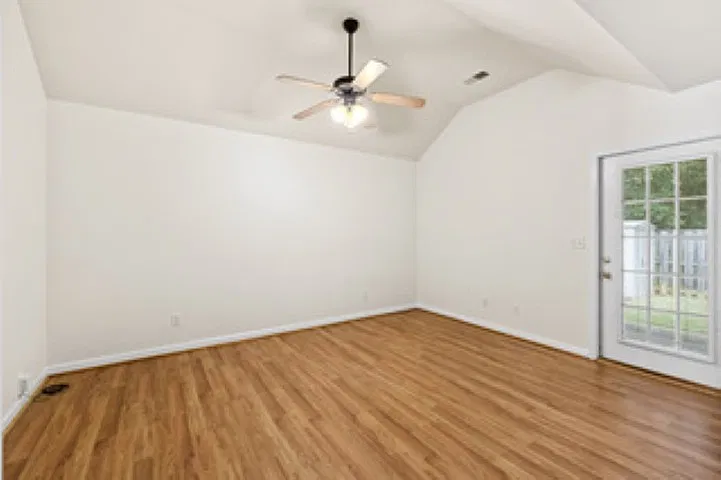 2 bed, 1057 sqft, $1,500 — Photo 4