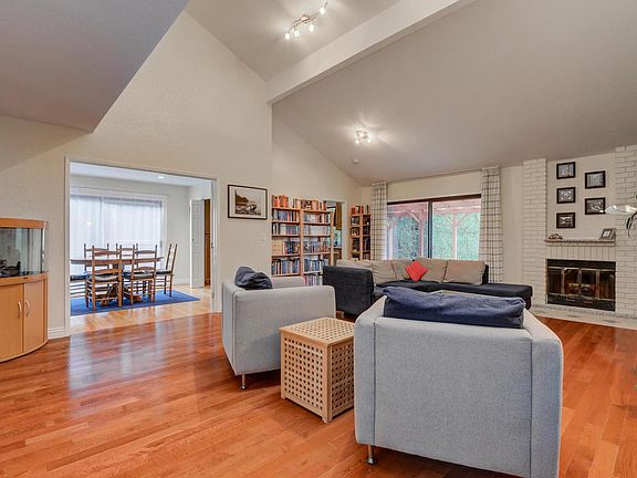 3rd image of 1195 Montmorency Dr