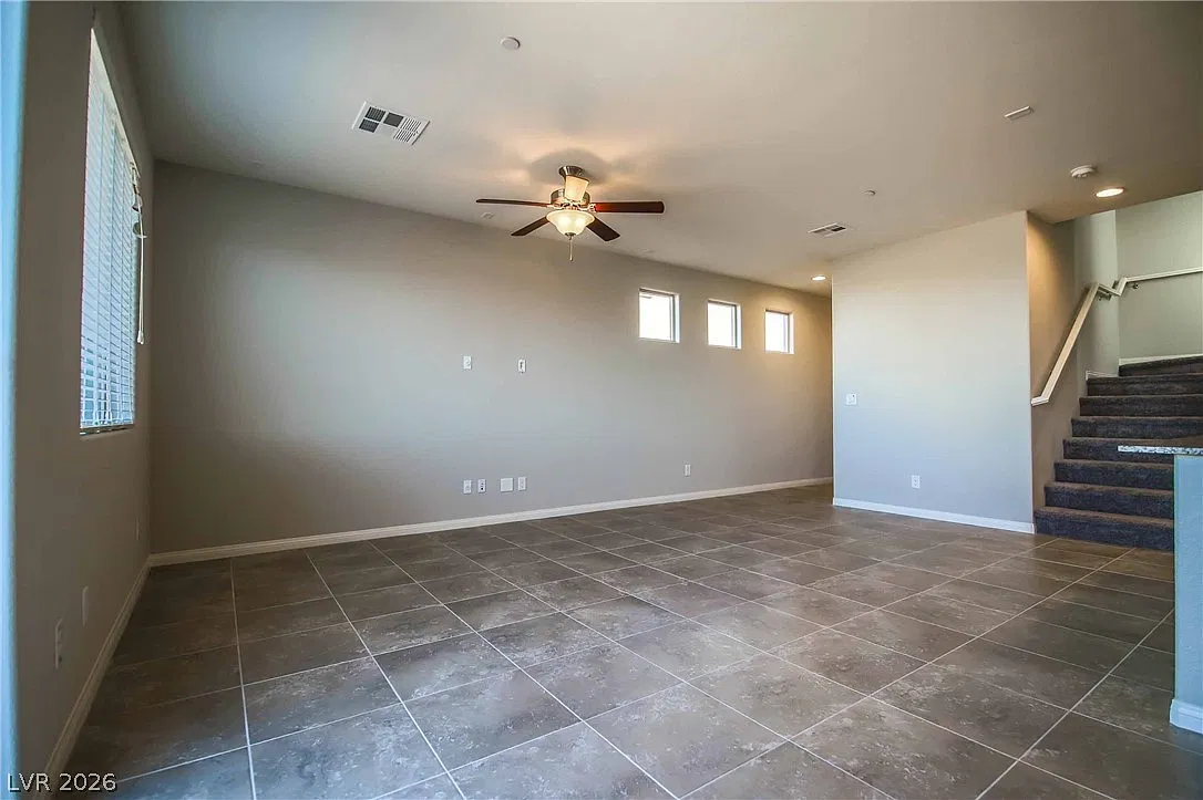 4 bed, 2.5 bath, 1937 sqft, $2,100 — Photo 4