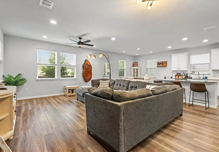 1205 Devon Stetson Pl — Photo 3