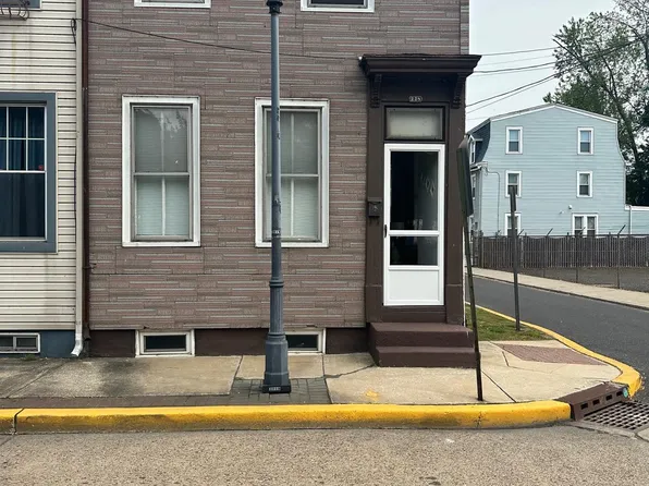 228 S King St, Gloucester City, NJ 08030