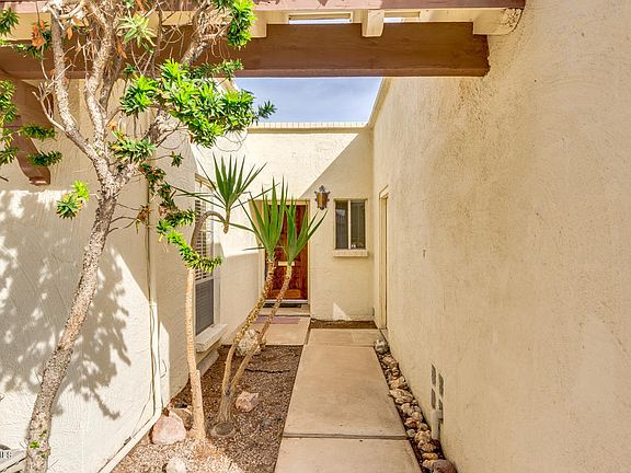 4th image of 914 E Laguna Dr