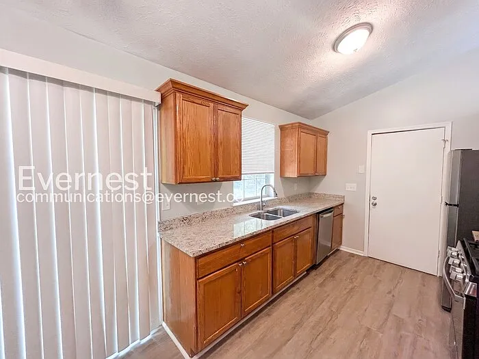 2510 Corner Shoals Dr — Photo 4