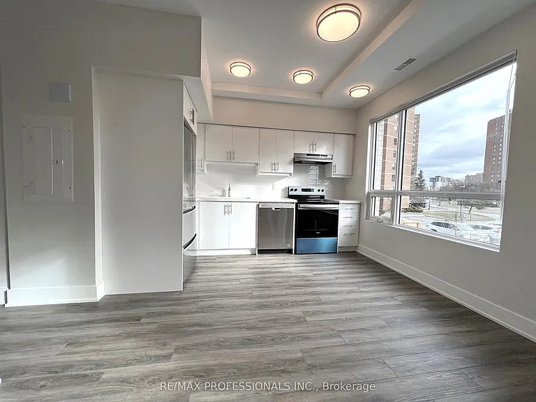 62 Dixfield Dr #102 — Photo 9