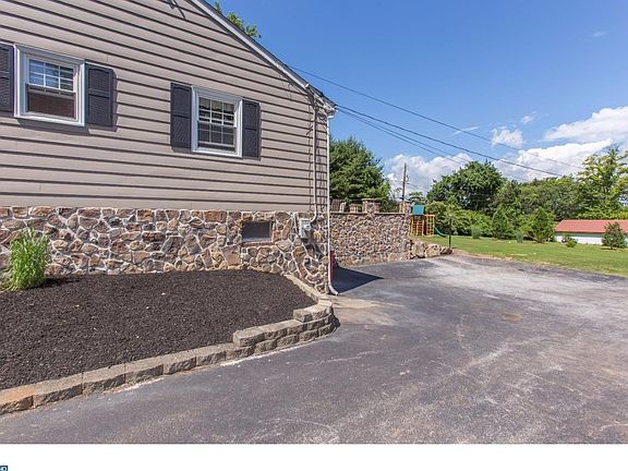 3rd image of 137 Farvu Ln