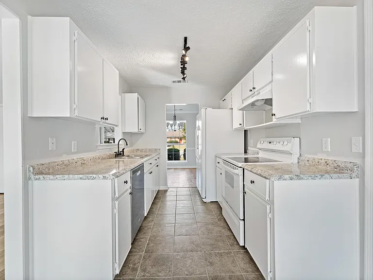 104 Forestay Ct — Photo 4