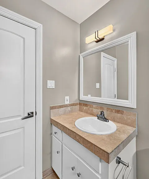 1619 Colby Ave #4 — Photo 27