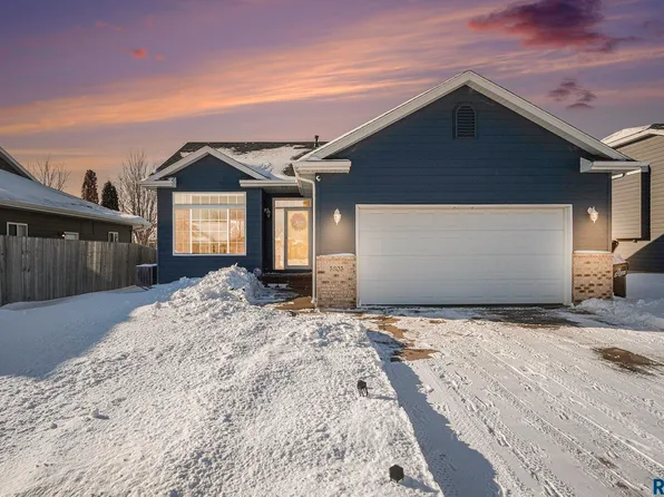 5305 S Leinster Ave, Sioux Falls, SD 57106