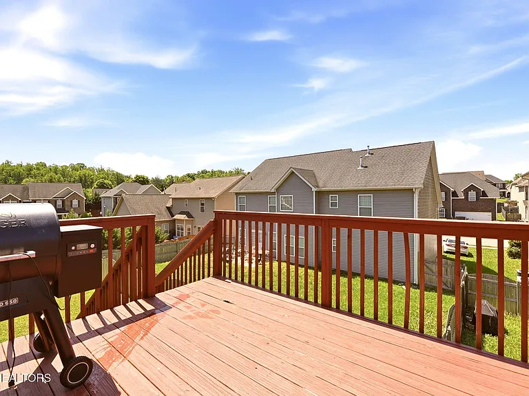 1635 Silver Spur Ln — Photo 7