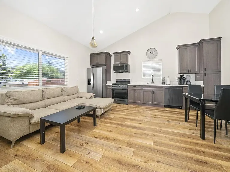 7519 Graves Ave — Photo 3