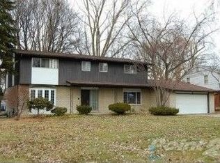 24555 Lee Baker Dr, Southfield, MI 48075