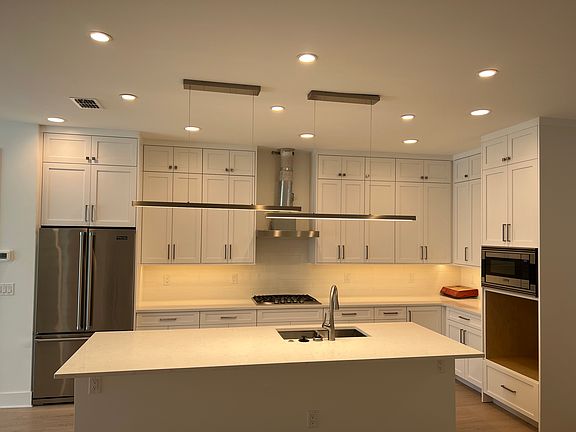 5th image of 90 Columbia Dr #5