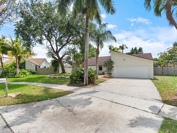 3rd image of 1394 Gallinule Cir