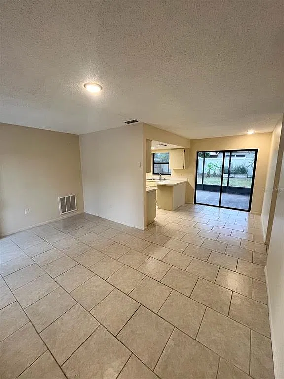 2 bed, 1.0 bath, 704 sqft, $1,475 — Photo 3