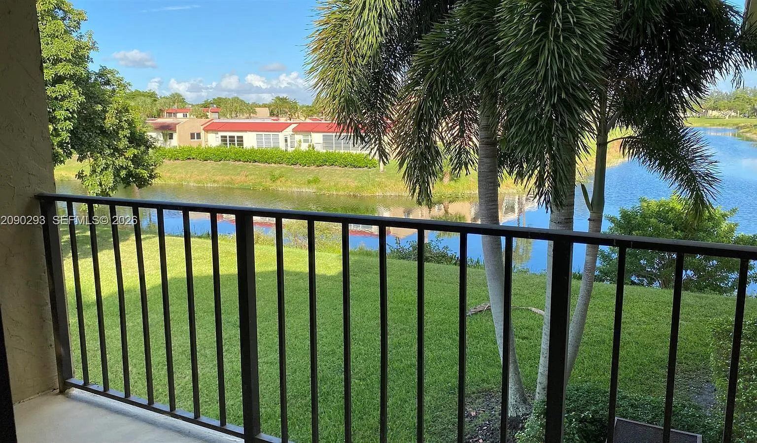Palm Beach Grande Condo — Photo 1