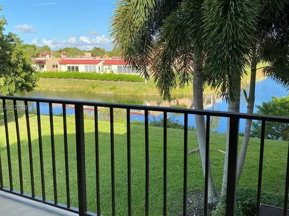 1566 Lake Crystal Dr APT E, Royal Palm Beach, FL 33411
