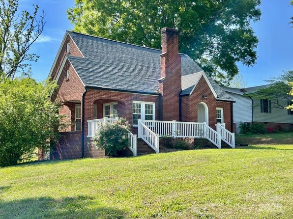 121 W 11th St, Oakboro, NC 28129
