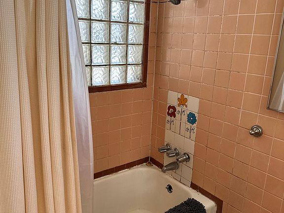 4th image of 1544 Union St