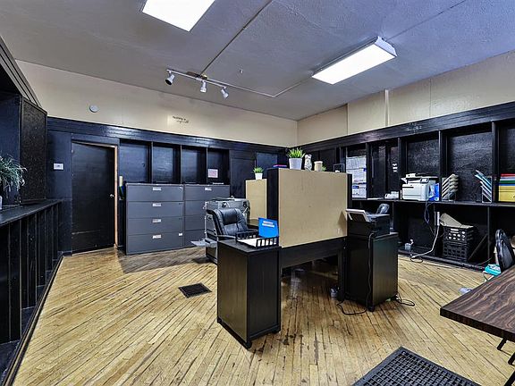 5th image of 223 Dunn St