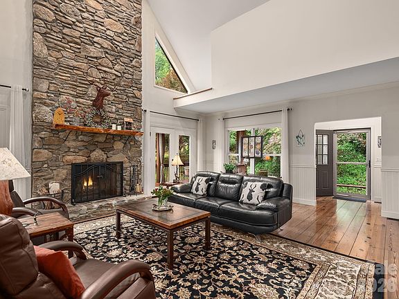 5th image of 420 Chimney Rock Dr