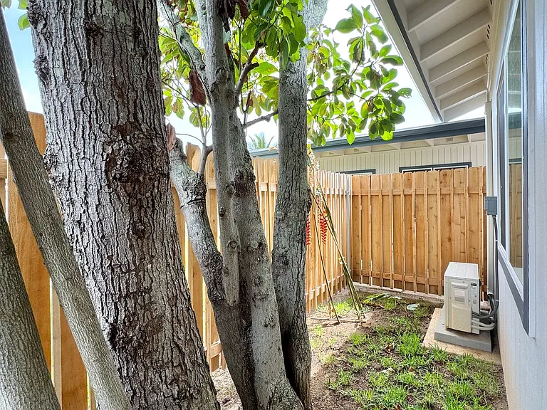 421 Olomana St #A — Photo 22