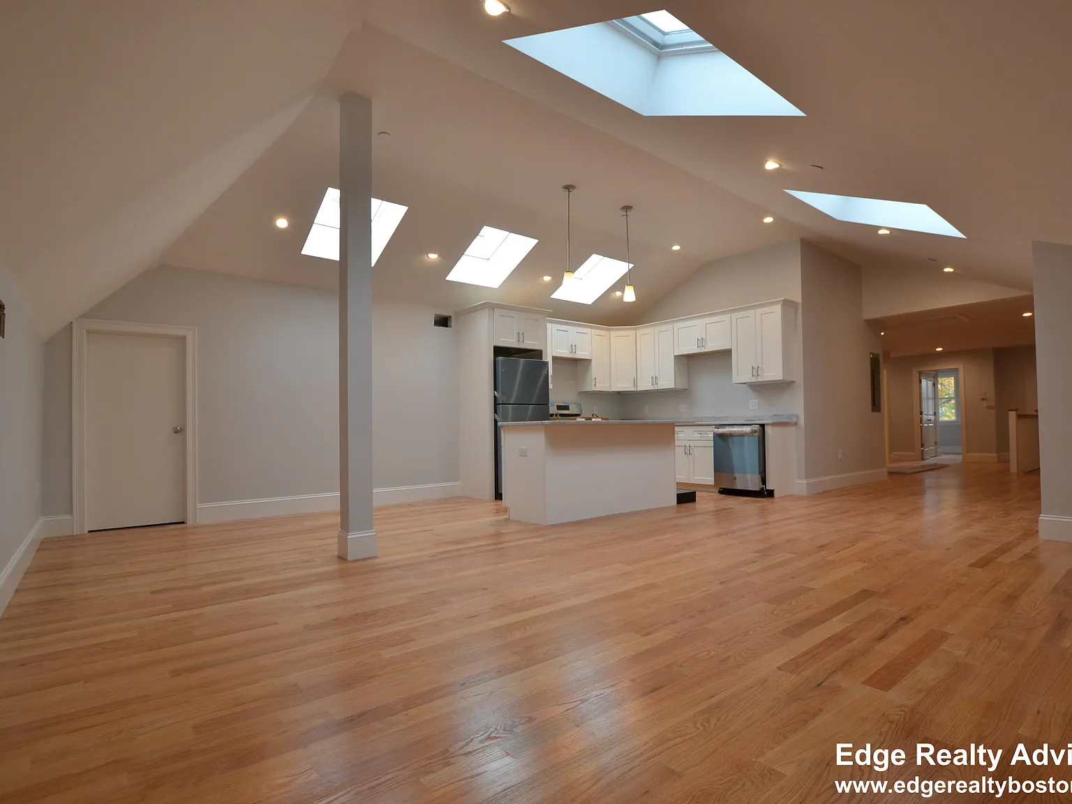 4 bed, 2000 sqft, $4,700 — Photo 3