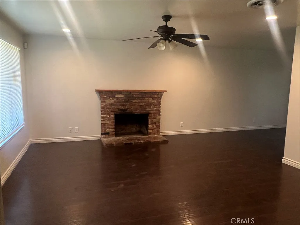 5 bed, 1604 sqft, $2,850 — Photo 2
