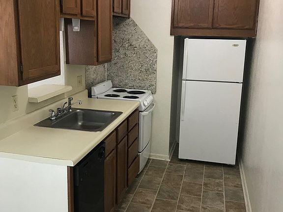 2nd image of 1932 E Lindsey St APT 204