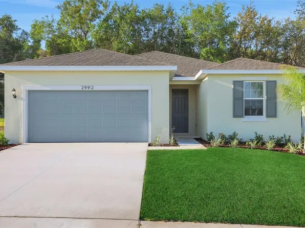 2992 Supermarine Rd, Tavares, FL 32778