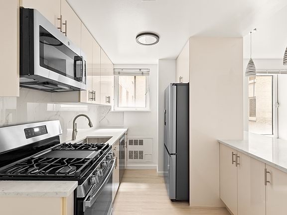 4th image of 106 Central Park S APT 10F