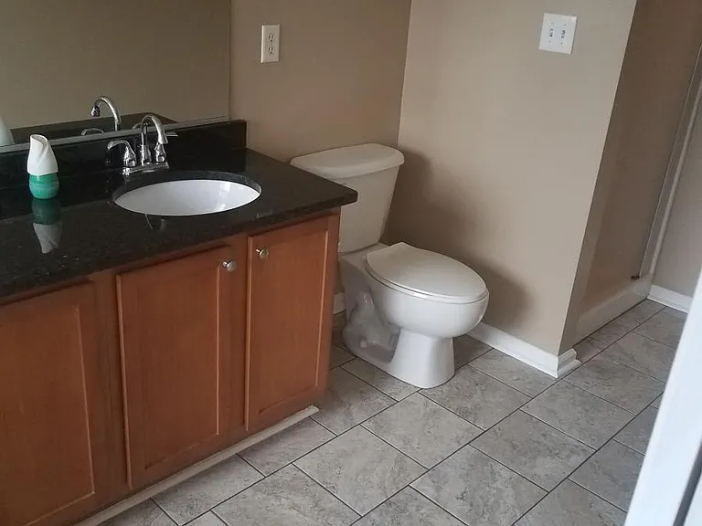 Master bdr Bath w/ jetted tub & shower
