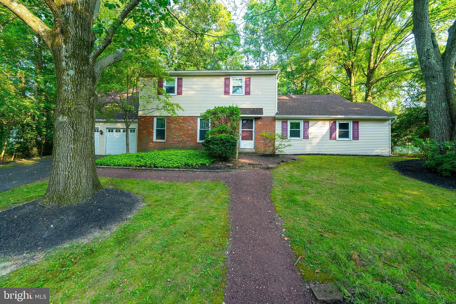 685 Buckstone Dr photo 1
