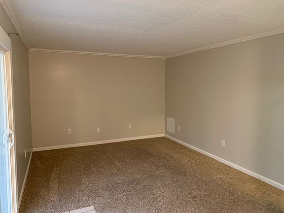 4th image of 320 Fremont Ave #1