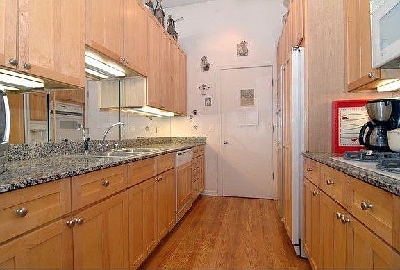 4th image of 1158 W Armitage Ave APT 307