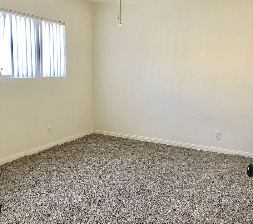 2nd image of 15021 Burbank Blvd APT 2