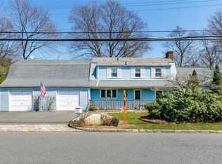 14 Marion St, Greenvale, NY 11548