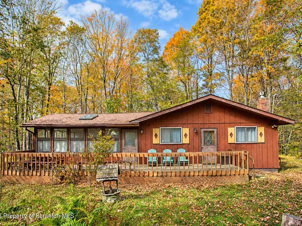 53 Sunset Dr, Gouldsboro, PA 18424